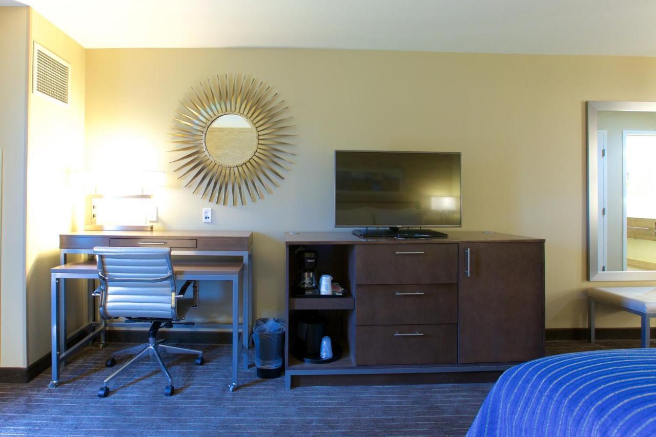 Holiday Inn Express Fargo Sw I94 Medical Center, An Ihg Hotel מראה חיצוני תמונה