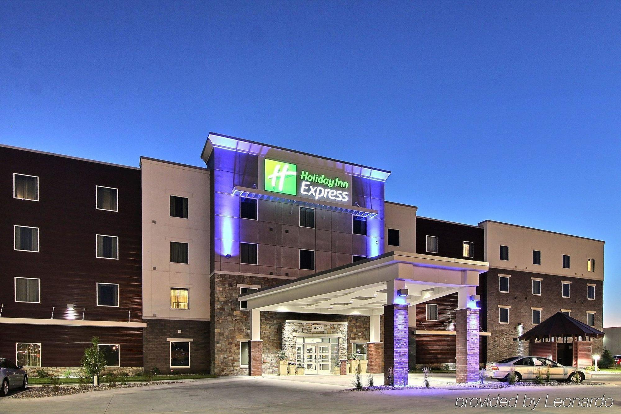 Holiday Inn Express Fargo Sw I94 Medical Center, An Ihg Hotel מראה חיצוני תמונה
